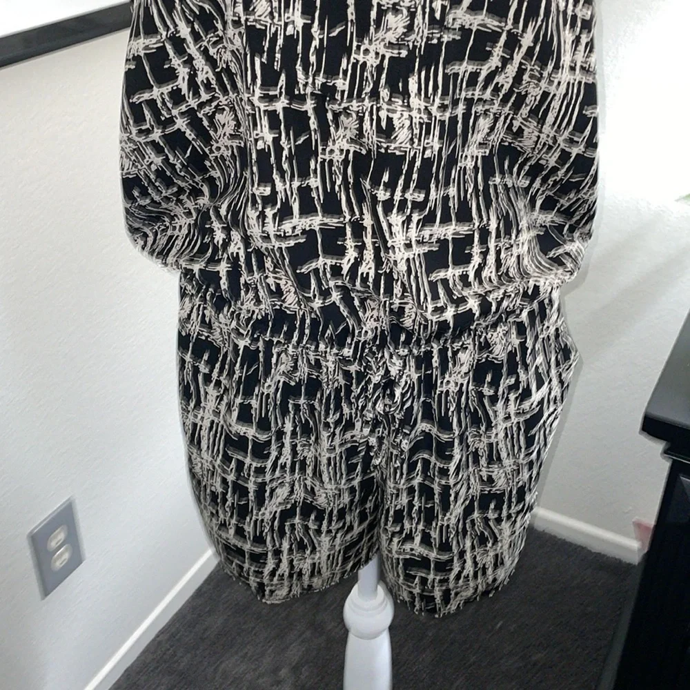 Romper size Large - Picture 3 of 11